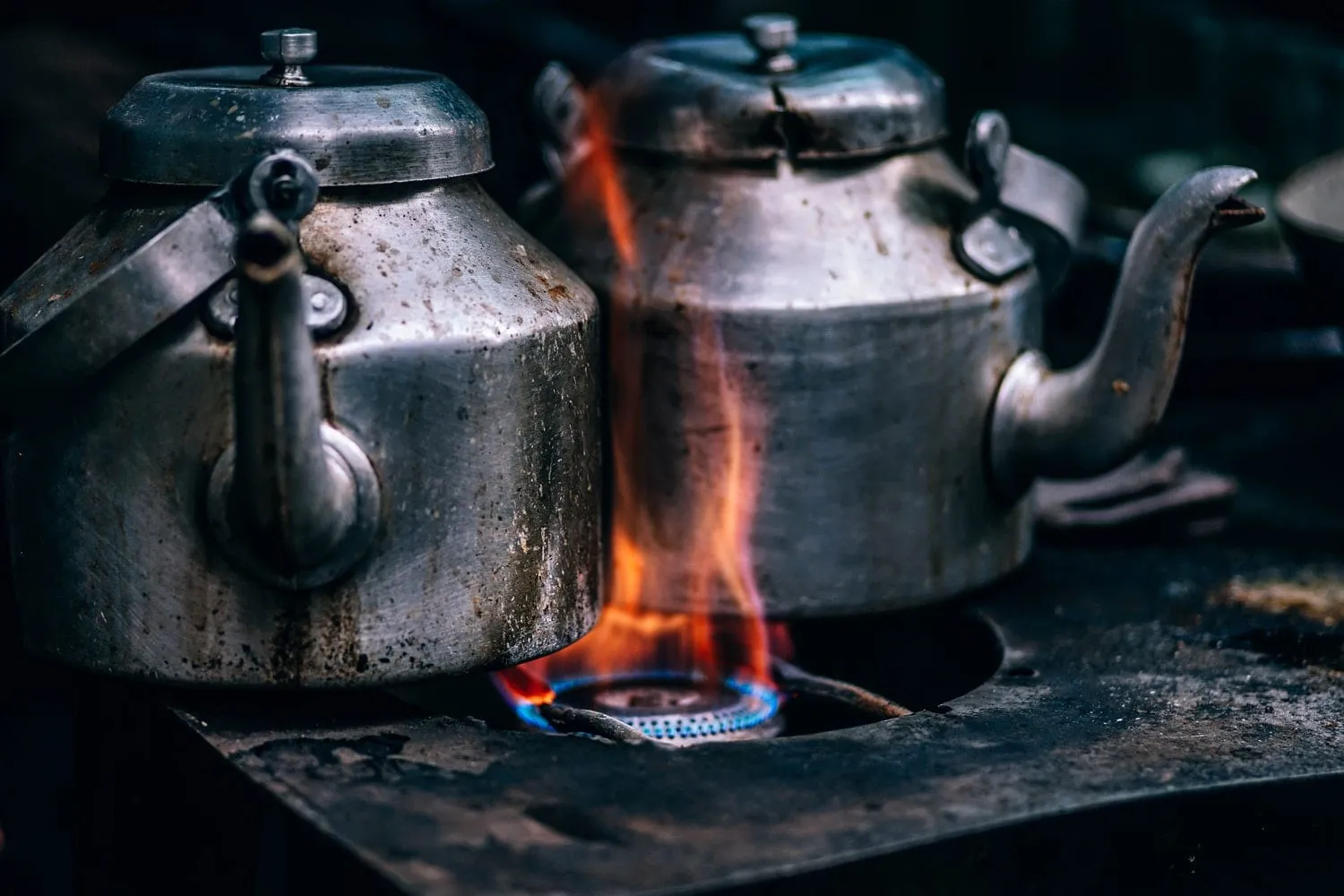 2 kettles on stove